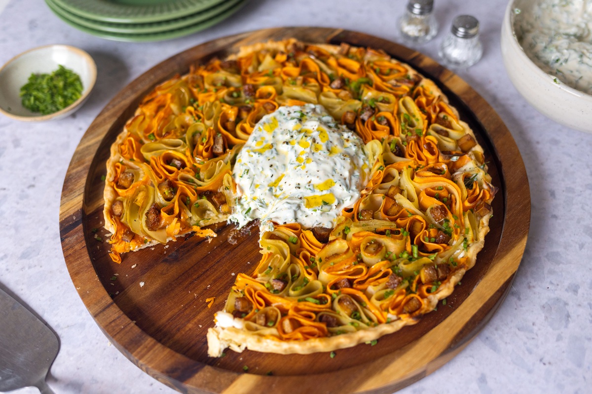 Vegane Kartoffeltarte mit Quarkdip