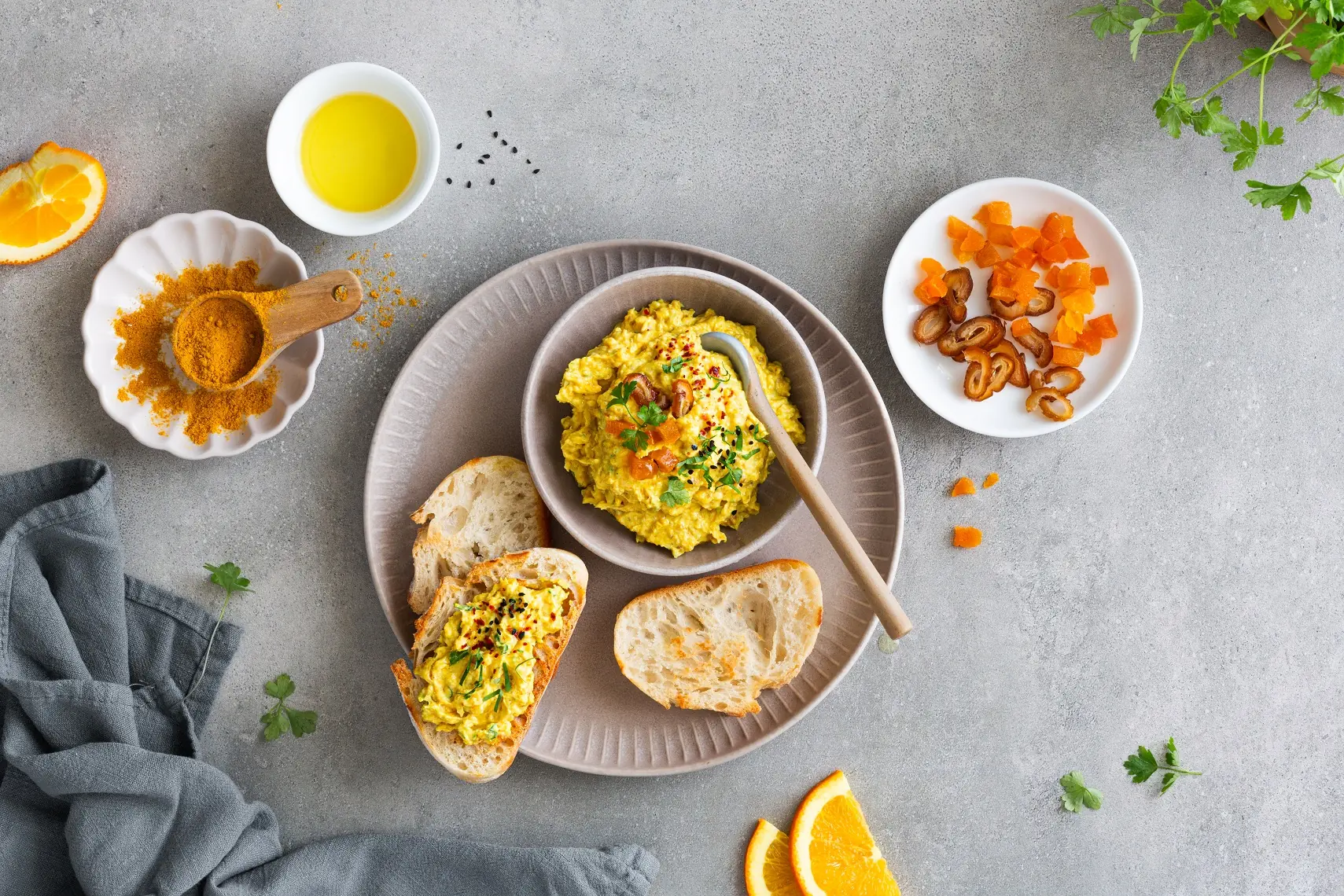 Fruchtiger Curryaufstrich mit BIO PLANÈTE Schwarzkümmelöl Immun