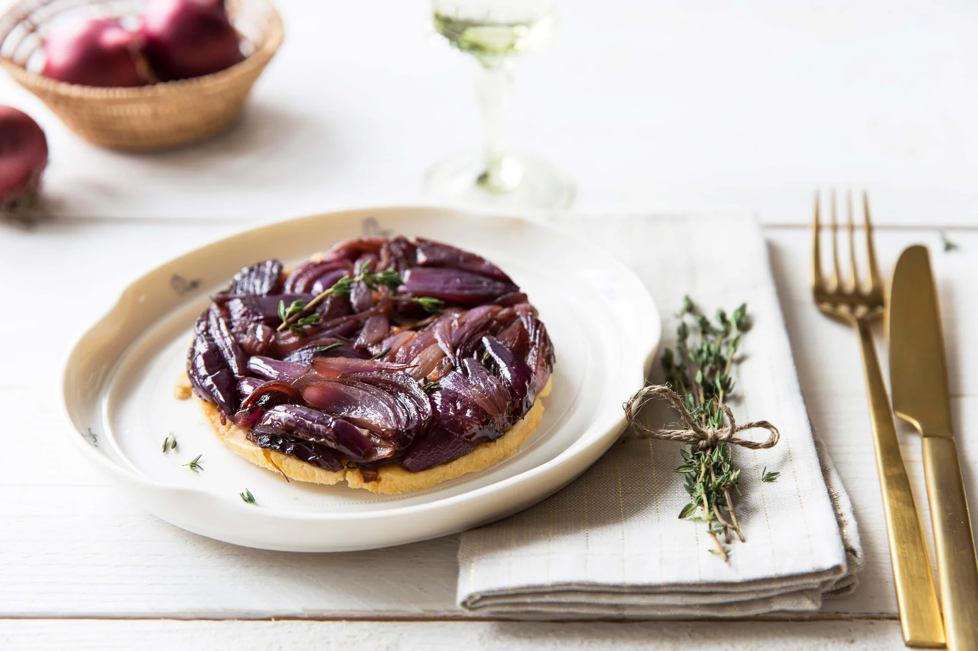Tarte Tatin mit Zwiebeln und Thymian mit BIO PLANETE Omega Pink Leinöl