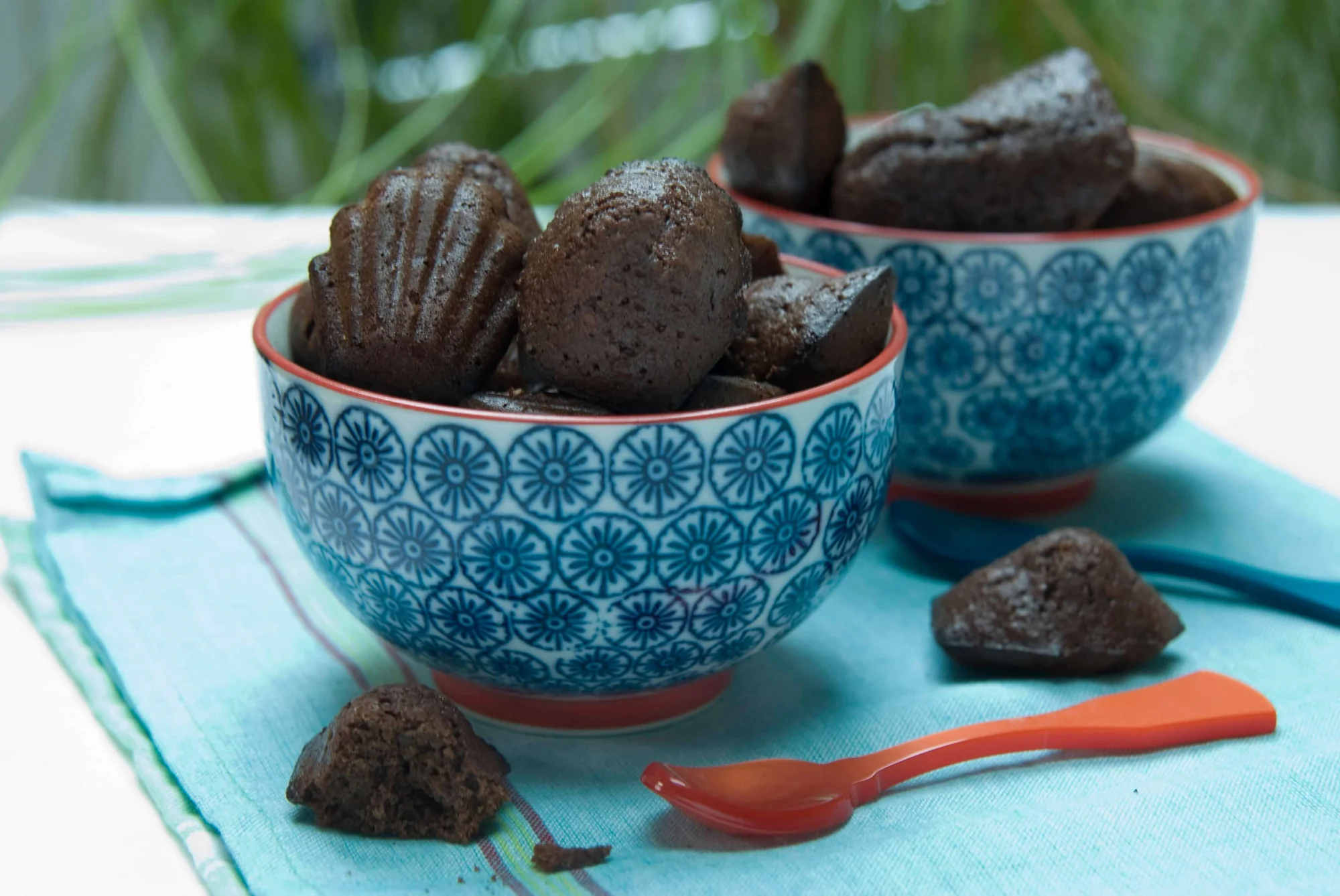 Mini-Schokoladen-Madeleines mit BIO PLANETE Haselnussöl geröstet