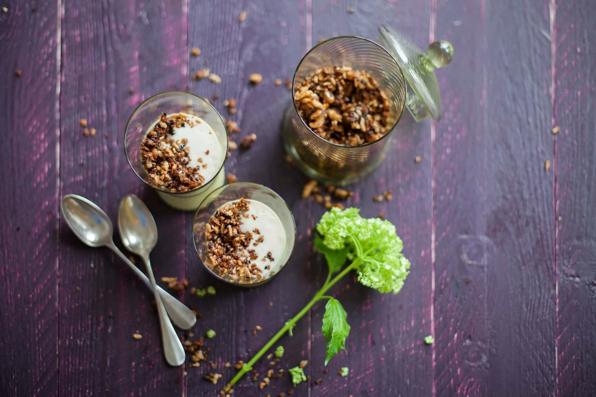 Bananencreme mit Walnuss-Granola mit BIO PLANETE Walnussöl nativ