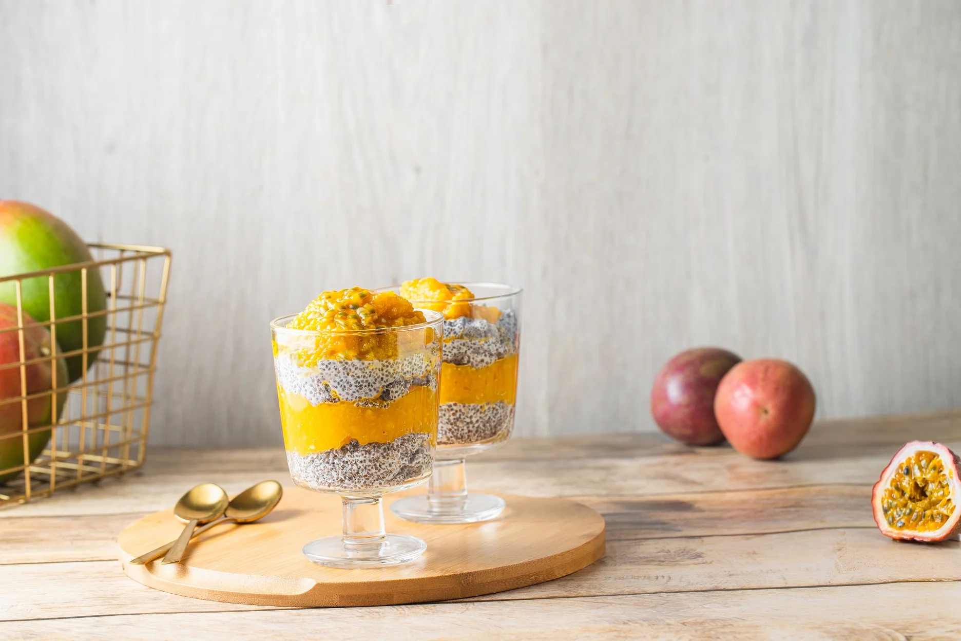 Chia Pudding mit Ingwer-Mango-Püree und BIO PLANETE Schwarzkümmelöl
