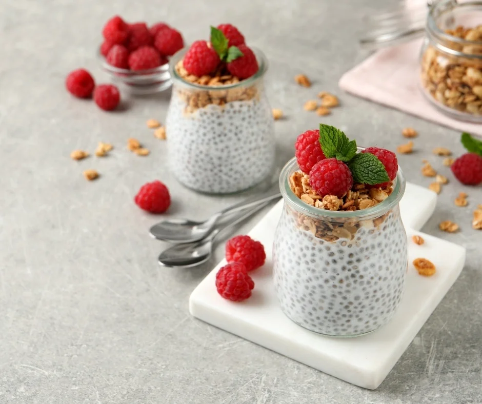Himbeer-Kokos-Chia-Pudding mit Omega Pink