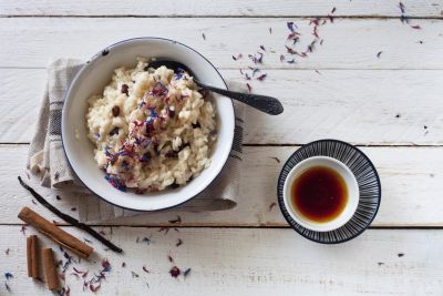 Vollkorn-Risotto mit Rosinen und Zimt