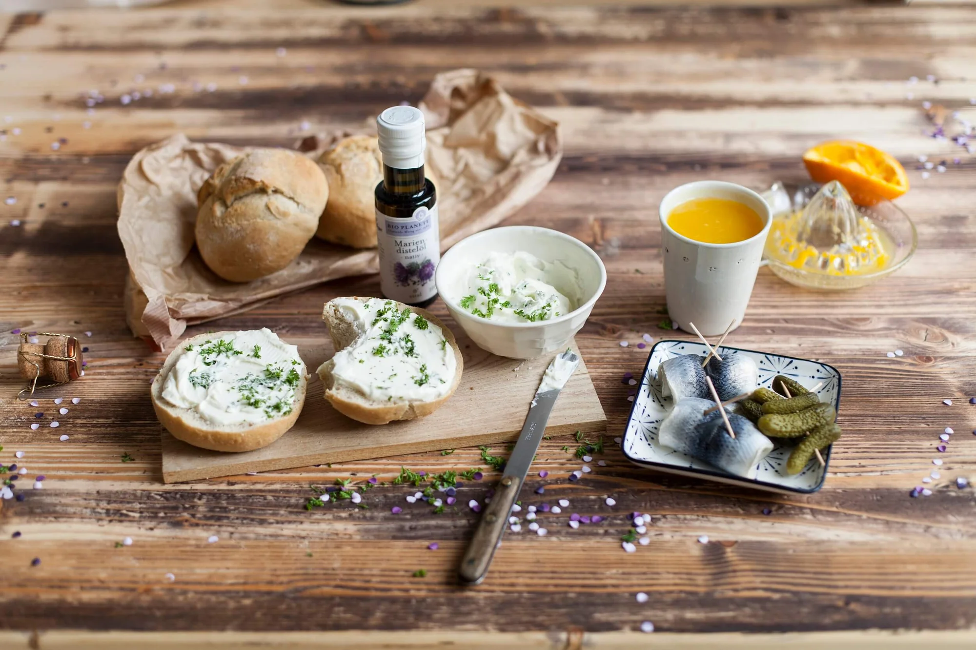 Landbrot mit Frischkäse mit BIO PLANETE Mariendistelöl