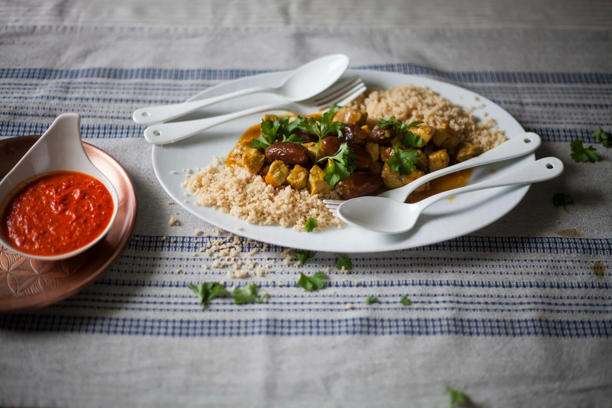Lammragout mit hausgemachter Harissapaste und BIO PLANETE Olivenoel mittelfruchtig nativ extra