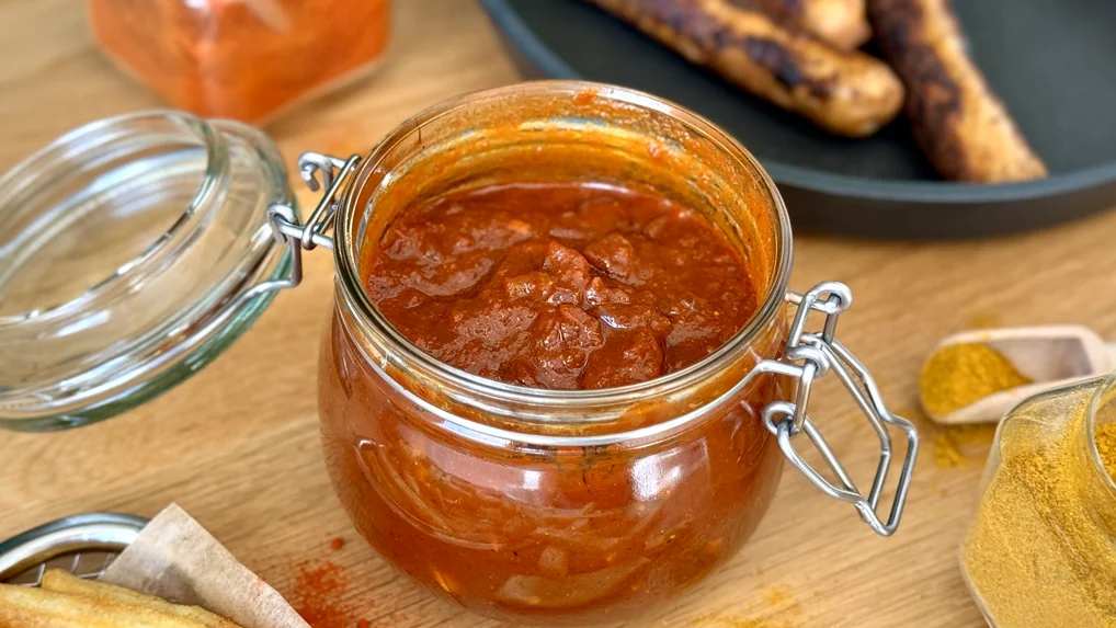 Klassische Currywurst-Soße mit BIO  PLANÈTE Ölkomposition für Curry & Co.
