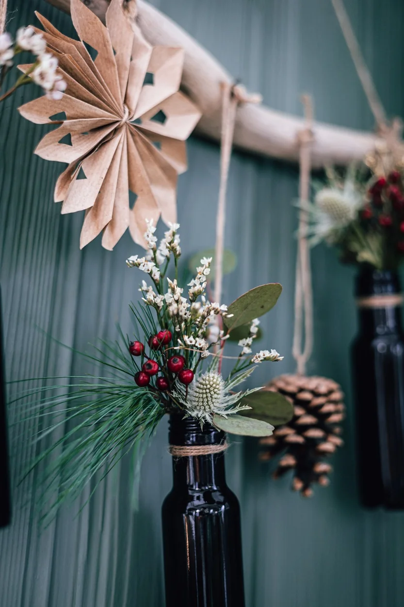 Bastelanleitung: Weihnachtliche Vasen als festliche Deko