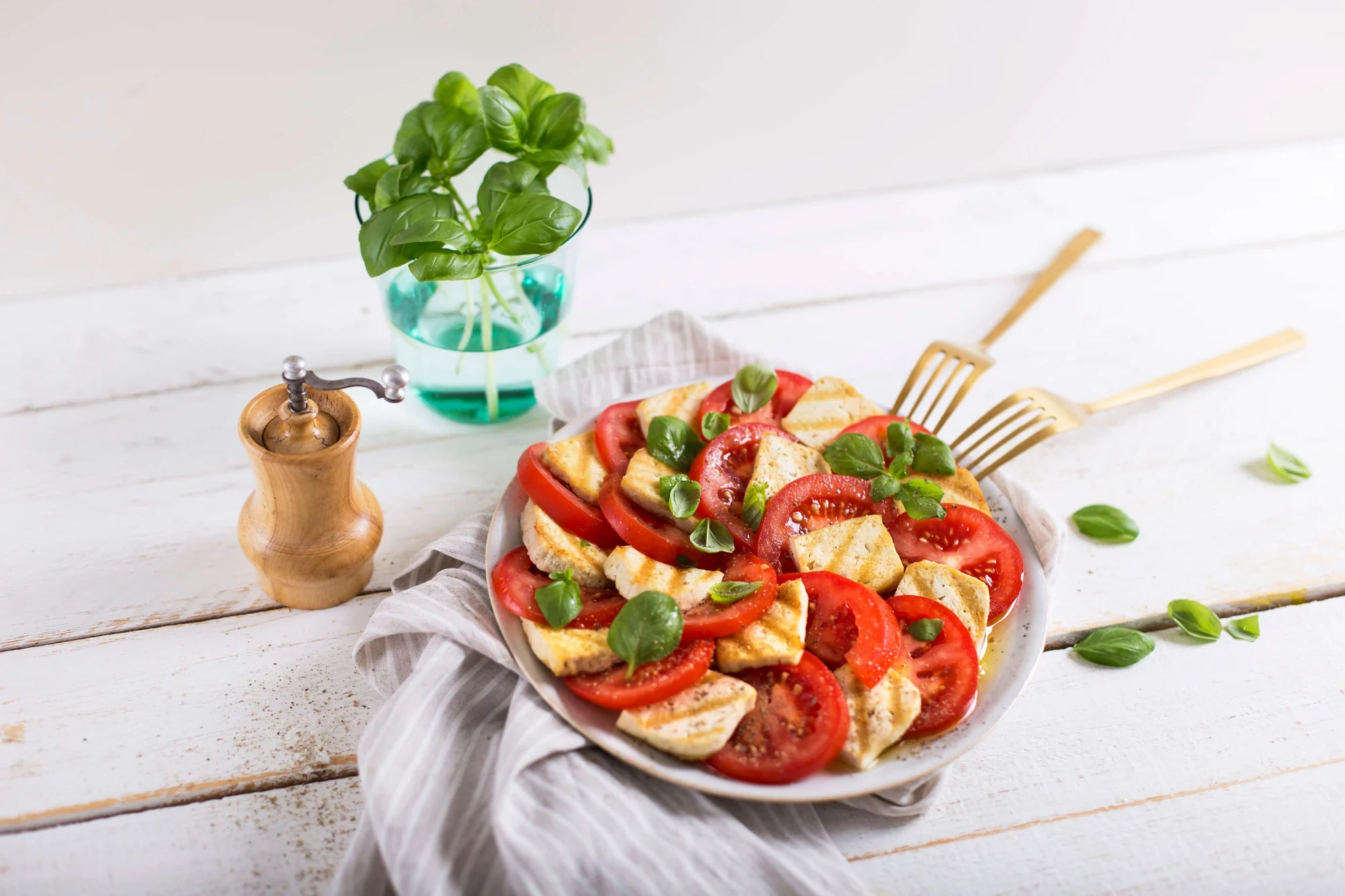 Tofu Caprese mit BIO PLANETE Kokosöl und Leinöl