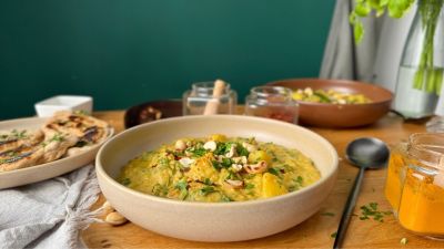 Goldene Linsensuppe mit Kartoffeln & Spinat