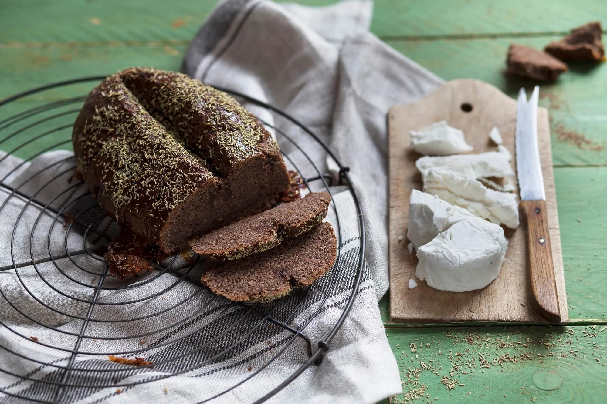 Mini-Leinmehlbrot mit Honig-Rosmarinkruste und BIO PLANETE Olivenöl mild nativ extra