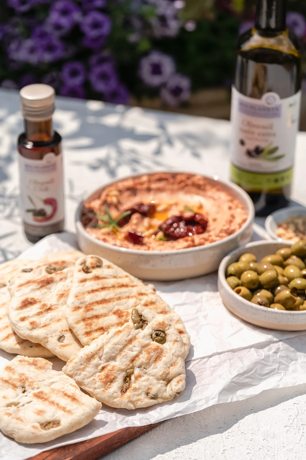 Grillbrote mit Tomaten-Feta-Creme