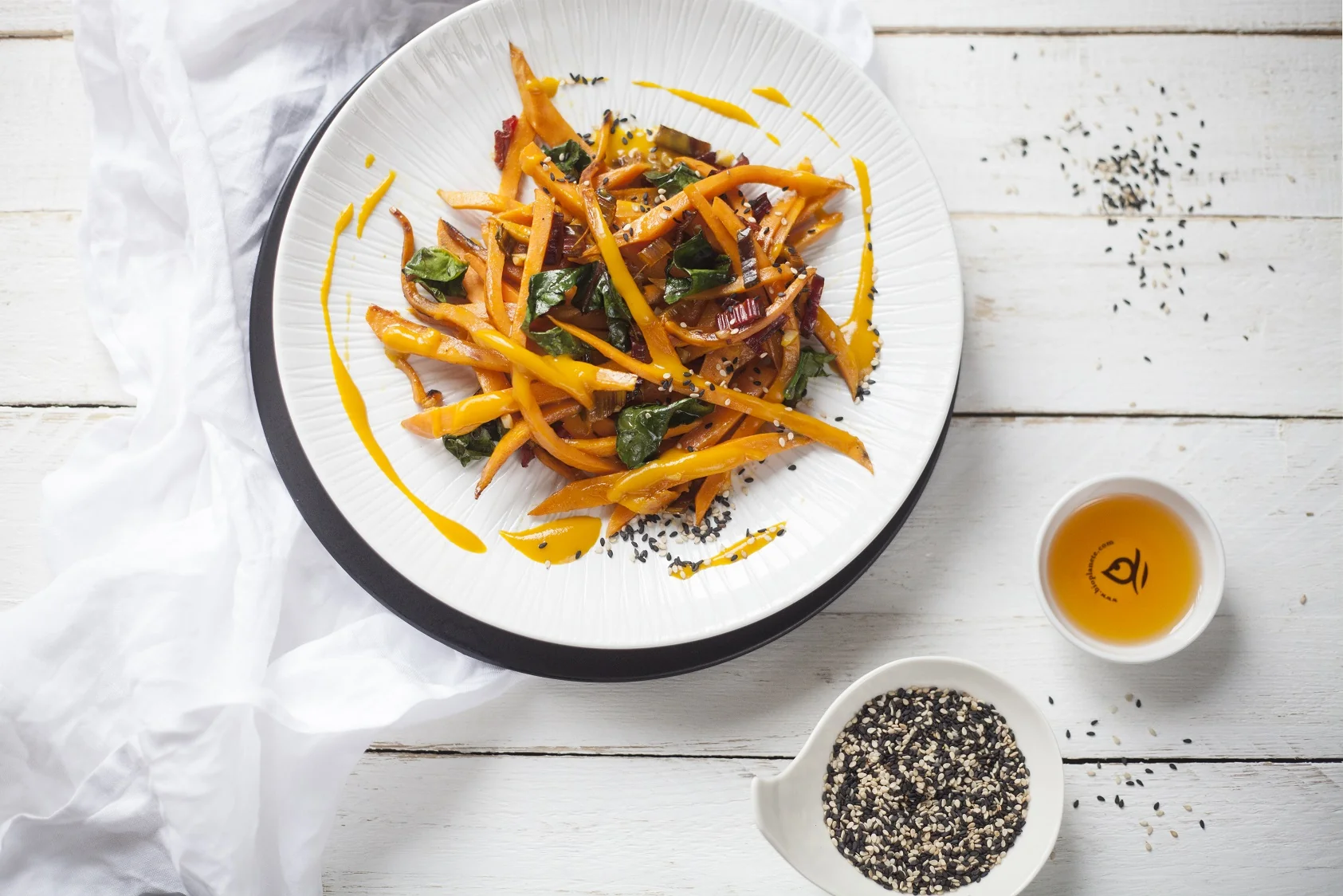 Fruchtiges Süßkartoffelcurry mit Kokos-Erdnussnote und BIO PLANETE Woköl