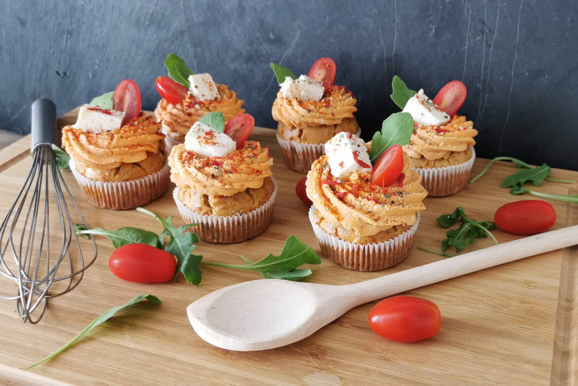Feta-Bruschetta-Cupcake mit BIO PLANETE Pizza  & Pastaöl