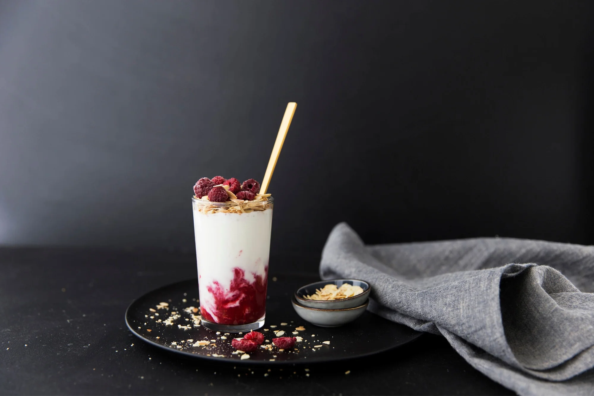 Milchshake mit frischen Früchten mit BIO PLANETE Omega Pink Leinöl