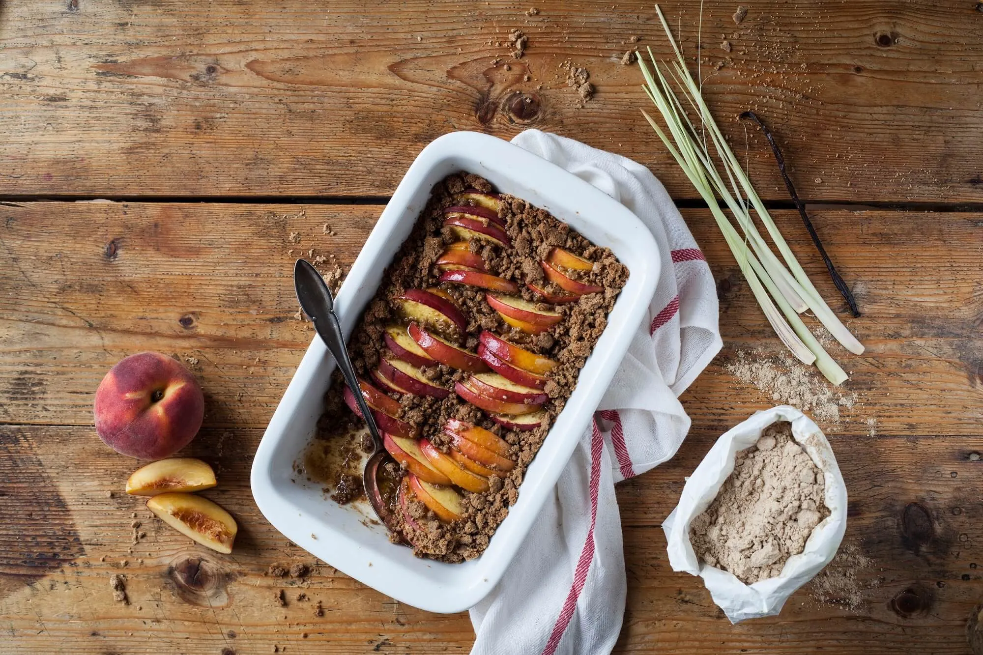 Pfirsich-Zitronengras Crumble mit BIO PLANETE Kokosfett mild