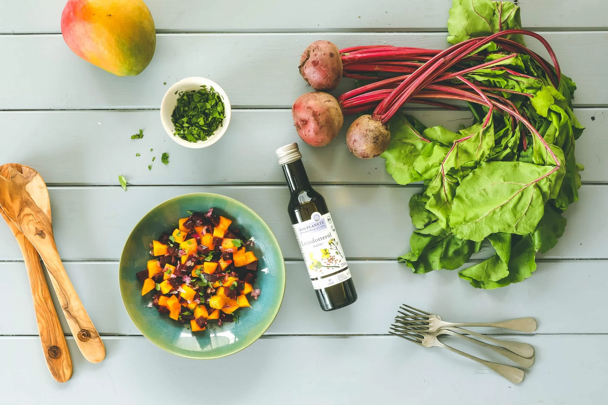 Rote-Bete-Salat mit Minze und Mango BIO PLANETE Leindotteröl
