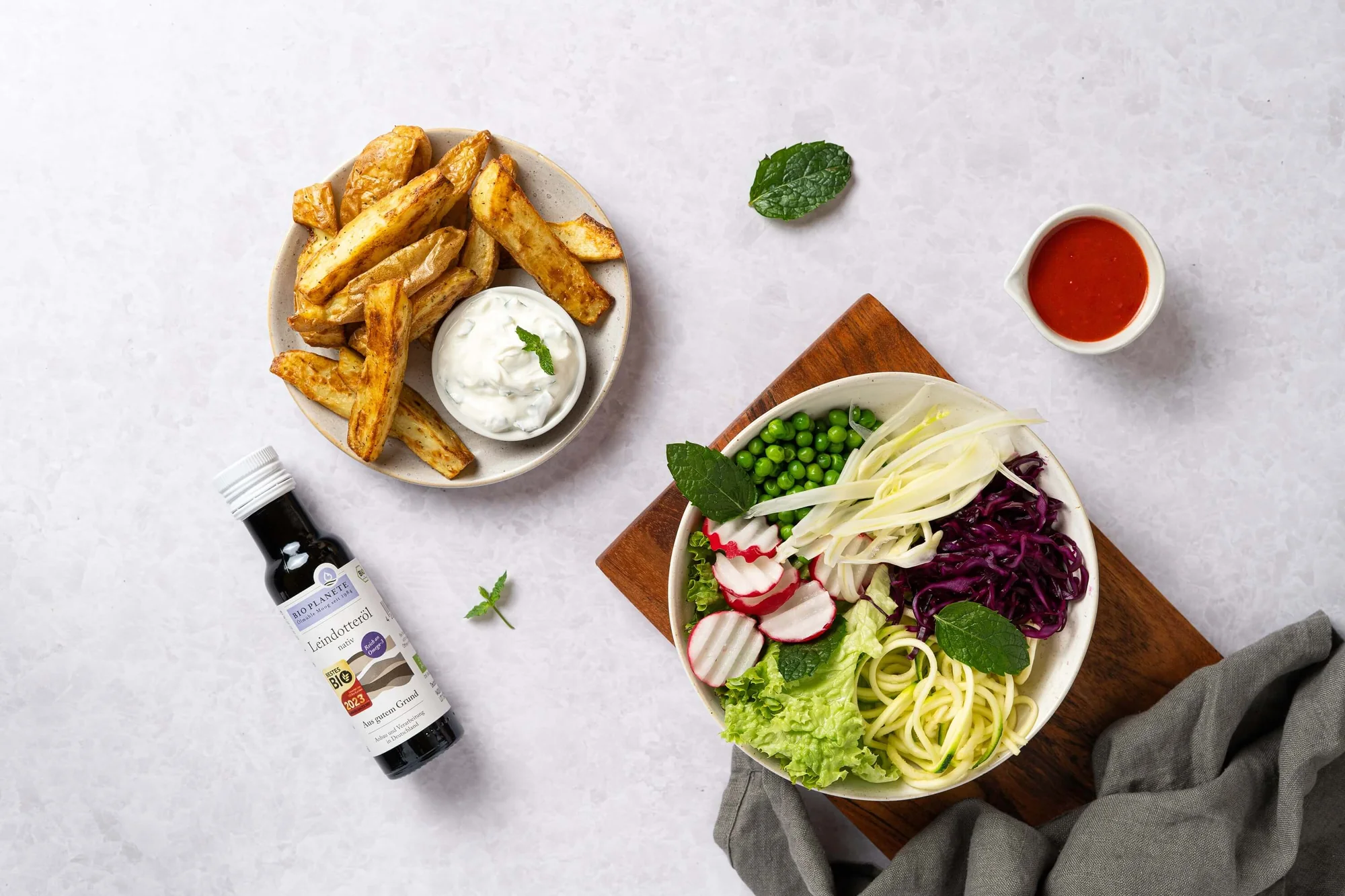 Saisonale Bowl mit BIO PLANETE Leindotteroel und Senfoel