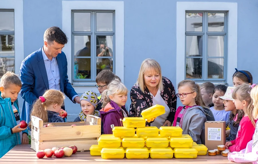 BIO PLANÈTE verteilt Bio-Brotboxen