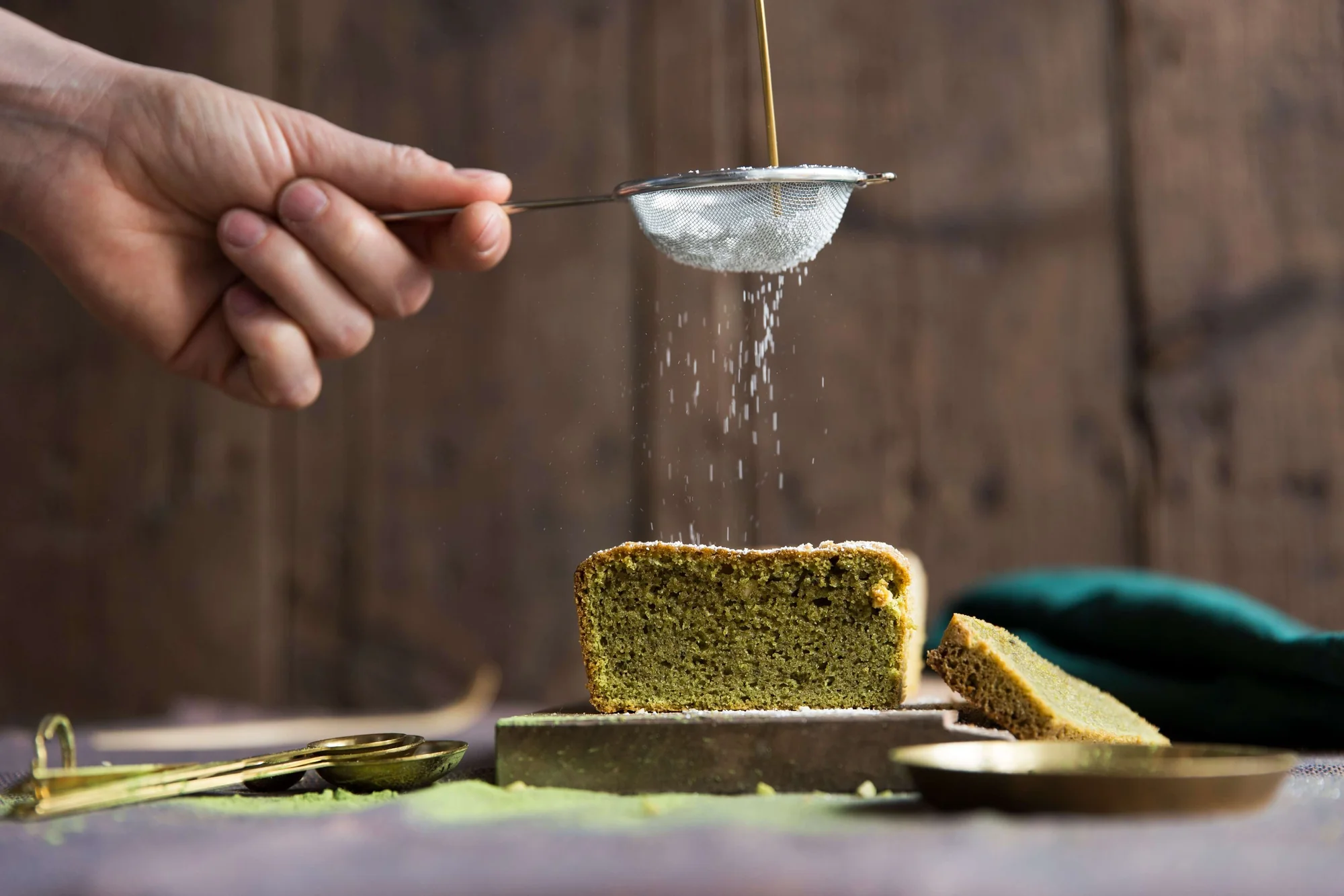 Le Cake Matcha mit Erdnüssen und BIO PLANETE Kokosöl
