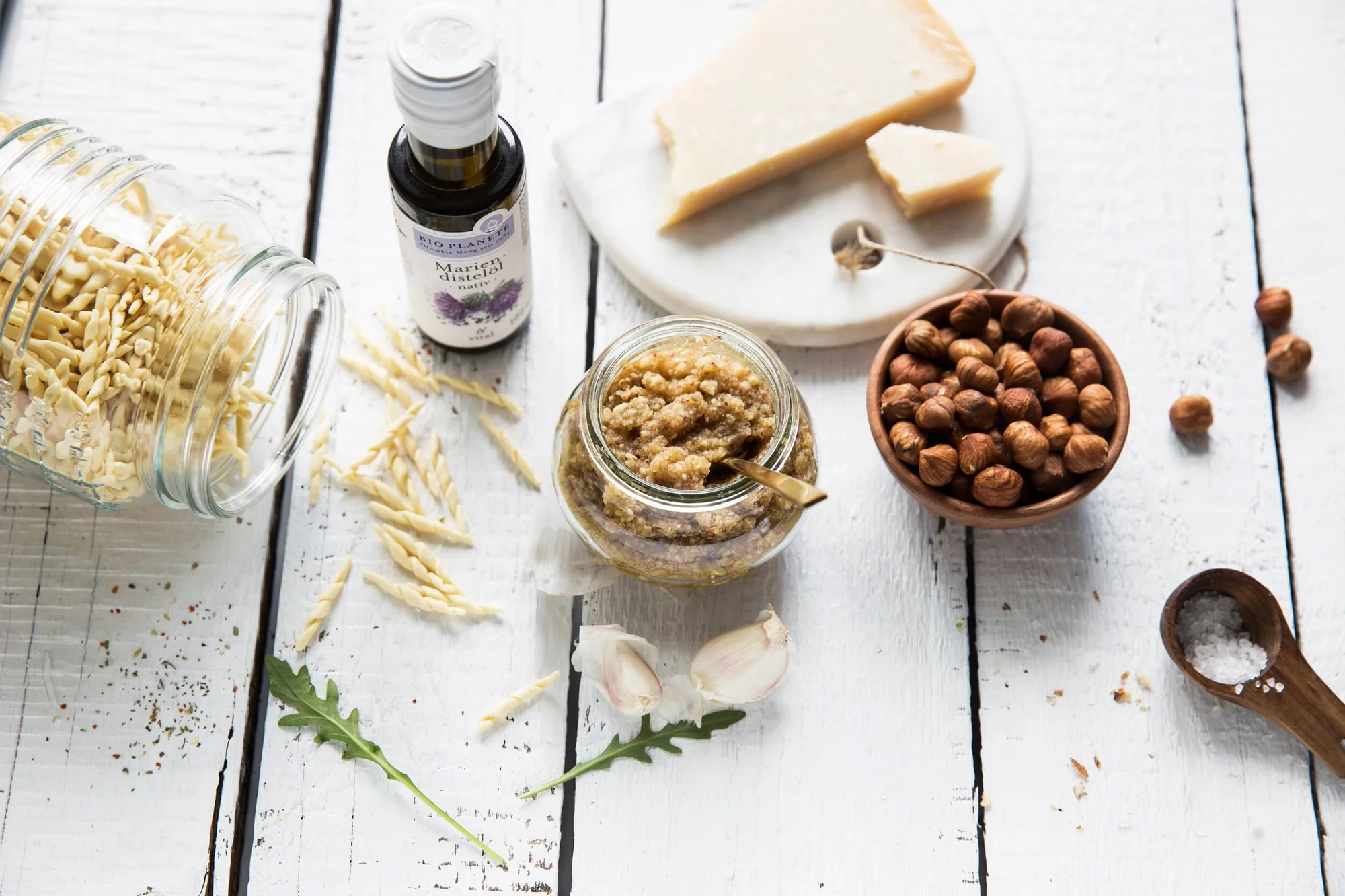 Haselnuss Pesto mit BIO PLANETE Mariendistelöl